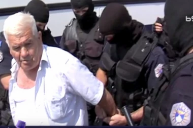 Vladika Teodosije posetio Bogdana Mitrovića u pritvoru