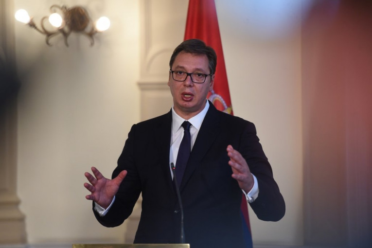 SNS PRODAO VUČIĆA: Predsednik razočaran u stranačke saborce