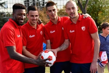 FUDBALERI ZVEZDE ODUŠEVILI  PUMPADŽIJE!
