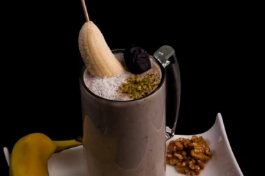 REŠITE SE ZATVORA ZA TILI ČAS! Brzo i lako napravite sok od banane i regulišite probavu bez veće muke!