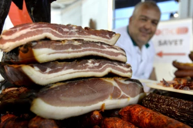 Utvrđena SALMONELA U SLANINI, trgovinski lanac moli kupce da je vrate!