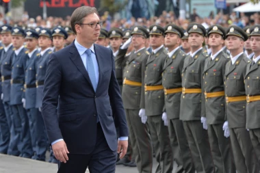 OBRAZOVAN OFICIR JE SNAGA SRBIJE: Vučić se obratio najmlađoj generaciji srpskih oficira