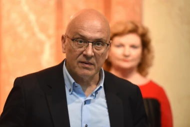 Ministar kulture hitno zbrinut na infektivnu: Testiran na koronu!