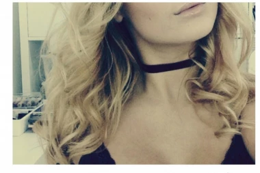 (FOTO) Devojka prodaje nevinost za 900 evra!