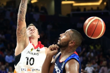 (VIDEO) TAJS POSTERIZOVAO DIJAA: Pogledajte monstruozno zakucavanje nemačkog košarkaša