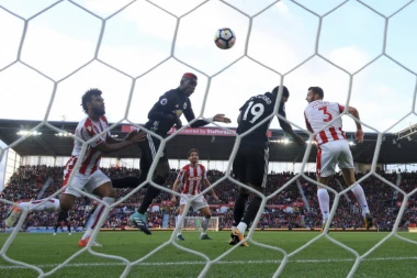 (VIDEO) ČUPO MOTING ZAUSTAVIO MURINJA: Junajted samo remizirao sa Stoukom