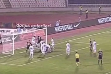 (VIDEO) LOPTA JE IŠLA PO GOL LINIJI: Evo šta nisu iskoristili fudbaleri Partizana