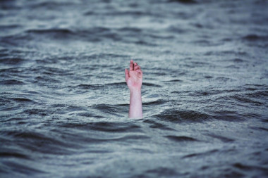 NASTAVLJA SE CRNI NIZ TRAGEDIJA: Tinejdžer (19) se udavio u jezeru kod Čoke!
