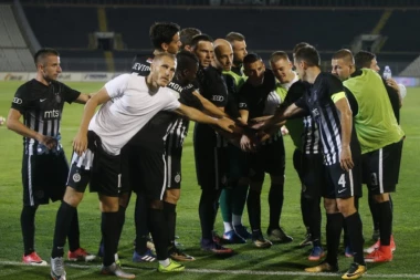 Ništa se ne prepušta slučaju: PARTIZAN U ALBANIJI SA SVOJIM OBEZBEĐENJEM I KUVARIMA!