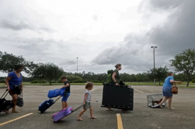 NEMILOSRDNA IRMA: Evakuacija u Havani!