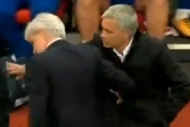 (VIDEO) MURINJO PONOVO U AKCIJI: Odbio da se rukuje sa menažerom Stouka, a onda prekinuo intervju