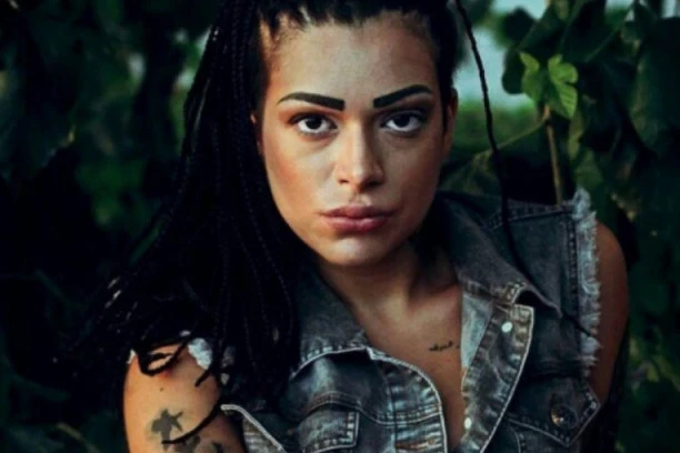 PEVAČICA NA RUBU EGZISTENCIJE! Dunja je uživala u luksuzu, a sada prodaje nošene stvari kako bi preživela!