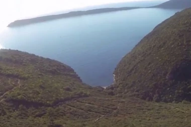 BOKA KOTORSKA: Nasukao se brod, stradala jedna osoba!