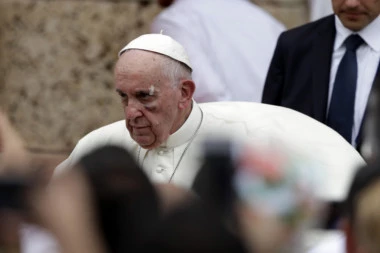 ODLAZAK PAPA FRANJE? Ovo su tri moguća razloga zbog kojih bi se poglavar katoličke crkve povukao!