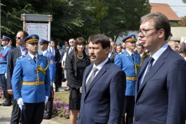 (FOTO) Vučić i Ader položili venac na spomenik Senćanskoj bici