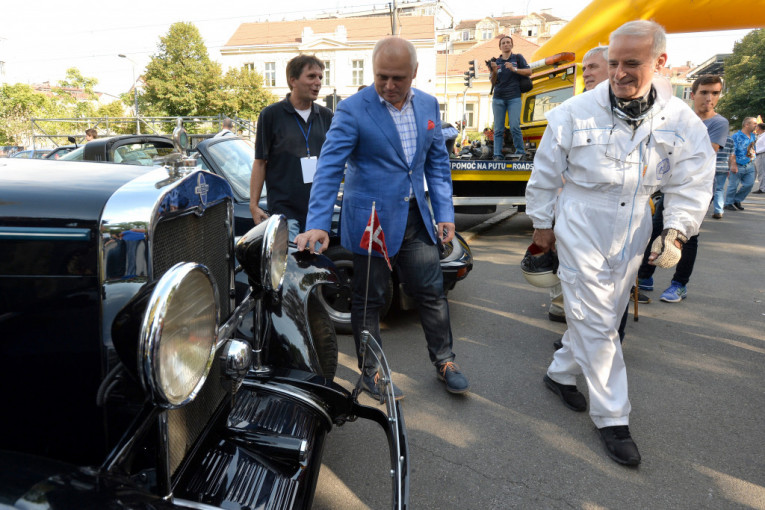 Otvaranje revijalne trke "Velika nagrada Beograda" na Kalemegdanu, kojom se obeležava 78 godina od legendarne trke odrzane 3. septembra 1939.