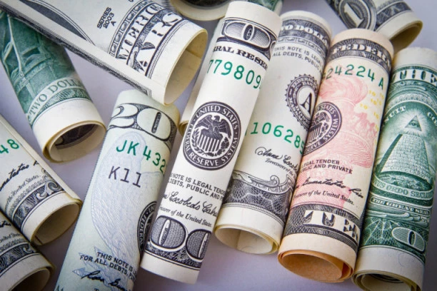 POSTEPENO UDALJAVANJE OD DOLARA: Počinju ozbiljne promene u globalnom finansijskom sistemu?