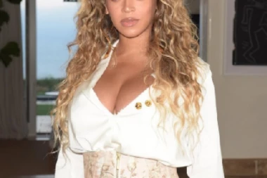 BIJONSE POKAZALA SVOJE BLIZANCE PRVI PUT!