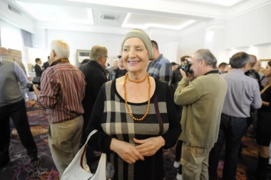 POTPISALA UGOVOR! Lepa Lukić ulazi u PAROVE!