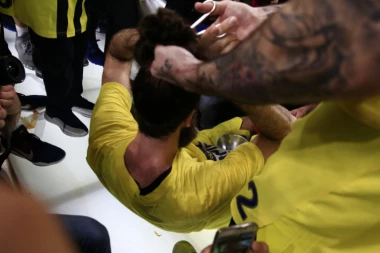 (FOTO) DATOME: PERO, FALIĆEŠ MI!