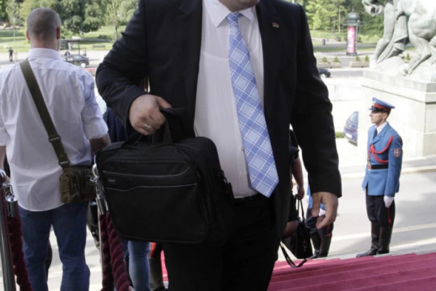 ŠTO JE MNOGO, MNOGO JE! Đukanović dobio jezive pretnje na Fejsbuku
