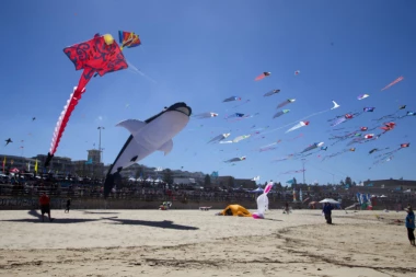 Veličenstveni defile letećih zmajeva!