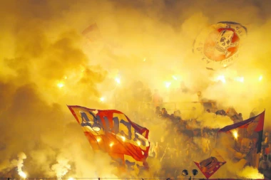 (FOTO) MOSKVA ĆE GORETI: Navijači Spartaka najavili podršku "delijama"