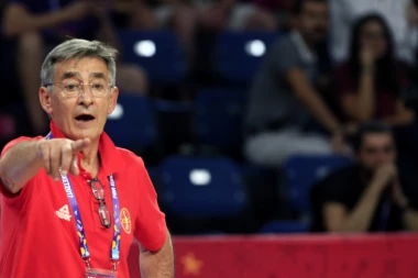 ĐETIĆI OSTALI BEZ SELEKTORA: Bogdan Tanjević više nije selektor Crne Gore!