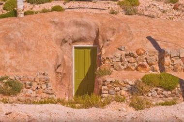 SPREMNI ZA APOKALIPSU: Ljudi žive pod zemljom