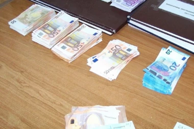 AUTOMOBILI PUNI PARA: Na Gradini zaplenjeno više od 70.000 evra