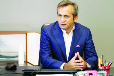 VLASNIK "MBA RATKO MITROVIĆ": Reketaši iz Kurira i Saša Janković montiraju aferu "Slavija"!