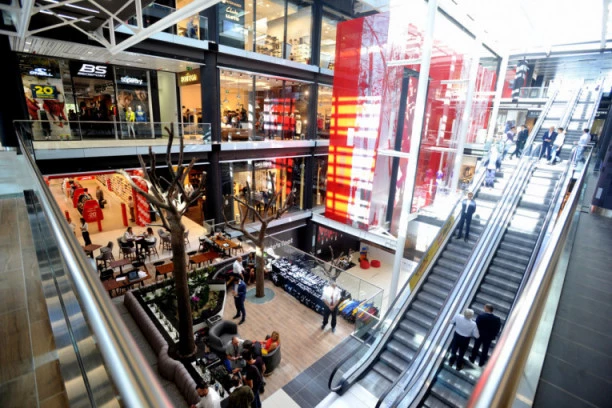 SUTRA SE OTVARAJU TRŽNI CENTRI? Evo od čega zavisi da li će Krizni štab doneti ovu odluku