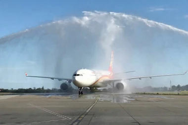 (FOTO) DA ZALIJEMO: Sleteo prvi avion iz Pekinga u Beograd!