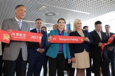 (FOTO) Nikad jače veze: UZ AVION, DOČEKASMO I BRAĆU KINEZE!