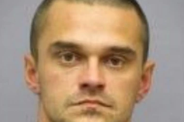 (FOTO) TRAŽI GA POLICIJA: Dražen je ubio ženu (29) , dete (6) i muškarca (34)!