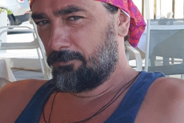 (VIDEO) ĆETKOVIĆ U ZAGRLJAJU NAŠE POZNATE PEVAČICE: Zna li Sloboda za OVO?!