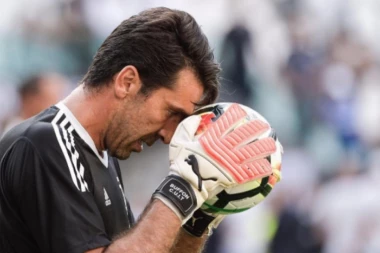 (FOTO) BRUTALNO: Kako je Điđi Bufon postao predmet sprdnje!