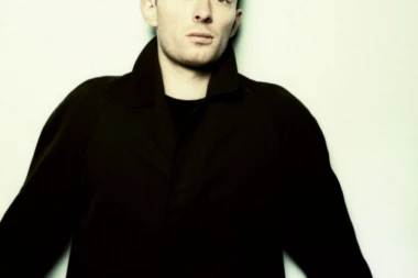 PEVAČ BENDA ZAGLAVLJEN U LIFTU!