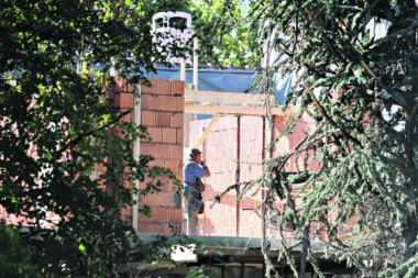 Juče zadržani, danas jedan osuđen: Pala još dvojica zbog ilegalne gradnje