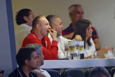 (FOTO) Đilas uz kokice bodri "orlove"