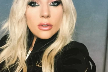 TANGE I ŠTIKLE: Seksi čestitka Lejdi Gage