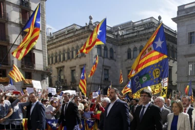 Racije u Kataloniji, upadaju u štamparije, plene letke