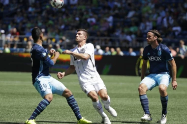 (VIDEO) Luka Jović strelac u porazu Ajntrahta, autogol Veljkovića hit u Bundesligi