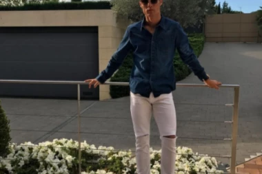 (FOTO) Stvar vredna zlata kod Ronalda stoji na podu