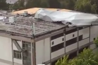 OLUJA PROTUTNJALA SRBIJOM: Vetar nosio krovove i sve pred sobom