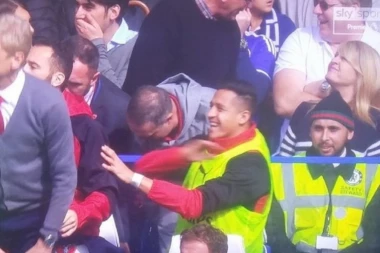 (VIDEO) RASPAD SISTEMA U ARSENALU: Sančez se radovao promašaju saigrača