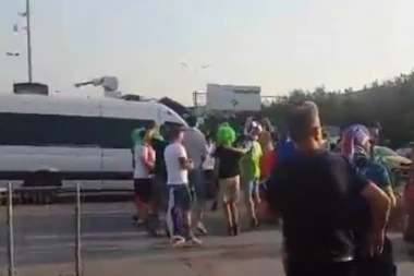 (VIDEO) Slovenci i Srbi iz Istanbula poručuju: KOSOVO JE SRCE SRBIJE!