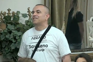 SLAVKO: Ivan Marinković je prosio ispred Hrama Svetog Save!