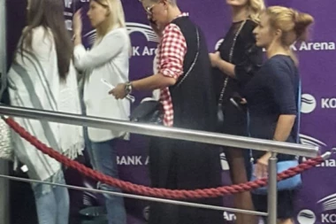 (PAPARACO) TIJANA HTELA DA SE ŠVERCUJE ZA STINGA!