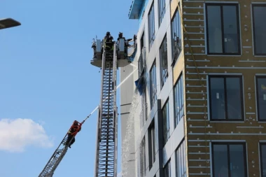 Spremali zimnicu, pa ZAPALILI ZGRADU